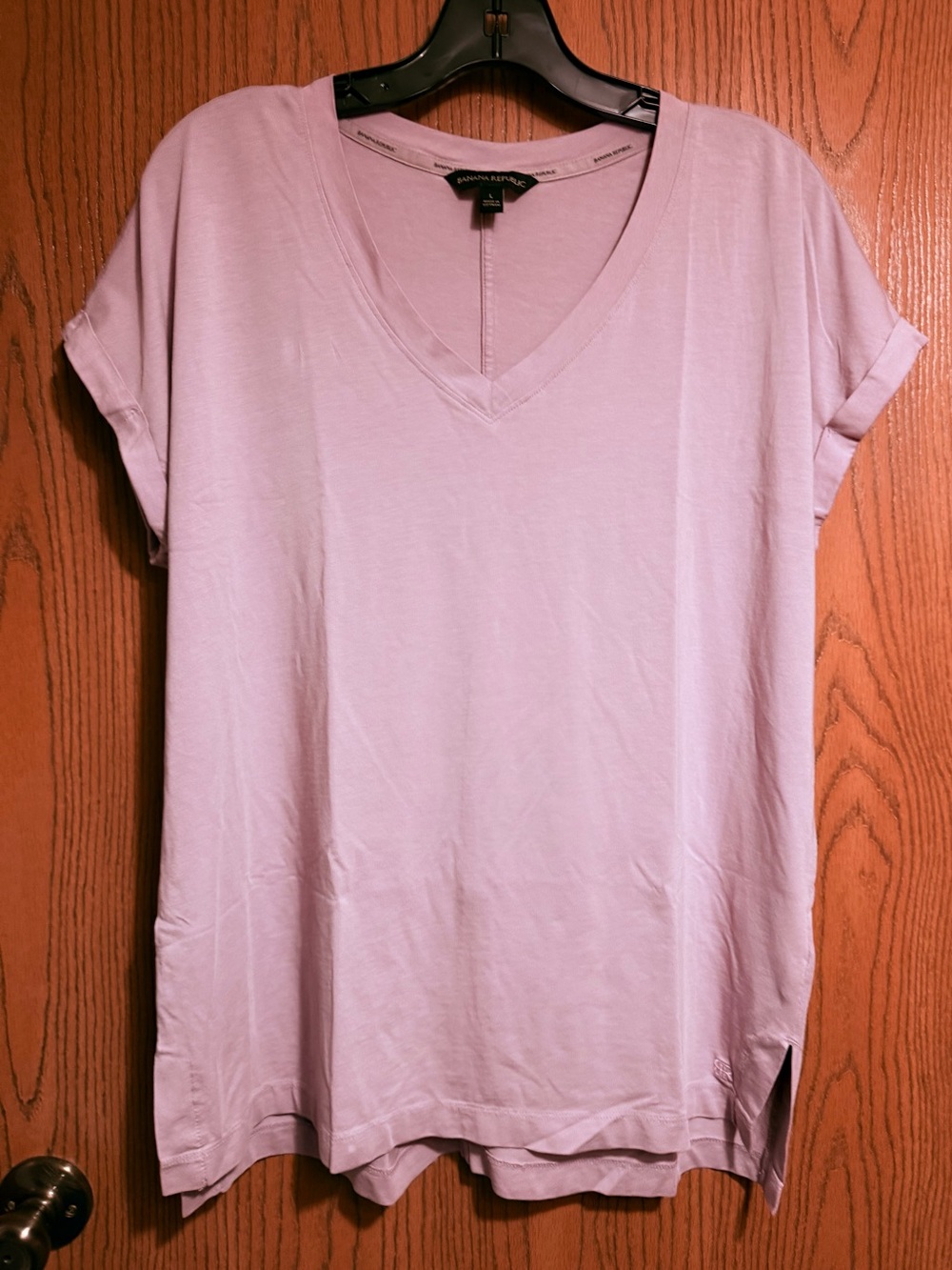 Banana Republic Tee in Light Lavender with Relaxed Fit and V-Neck